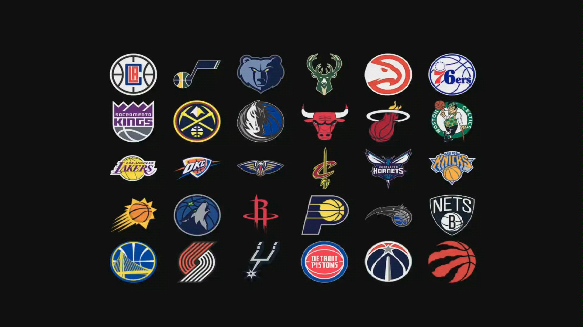 铃木一朗在 2019 年东京巨蛋退役赛后，在午夜时分绕场感谢数万名不愿离去的球迷